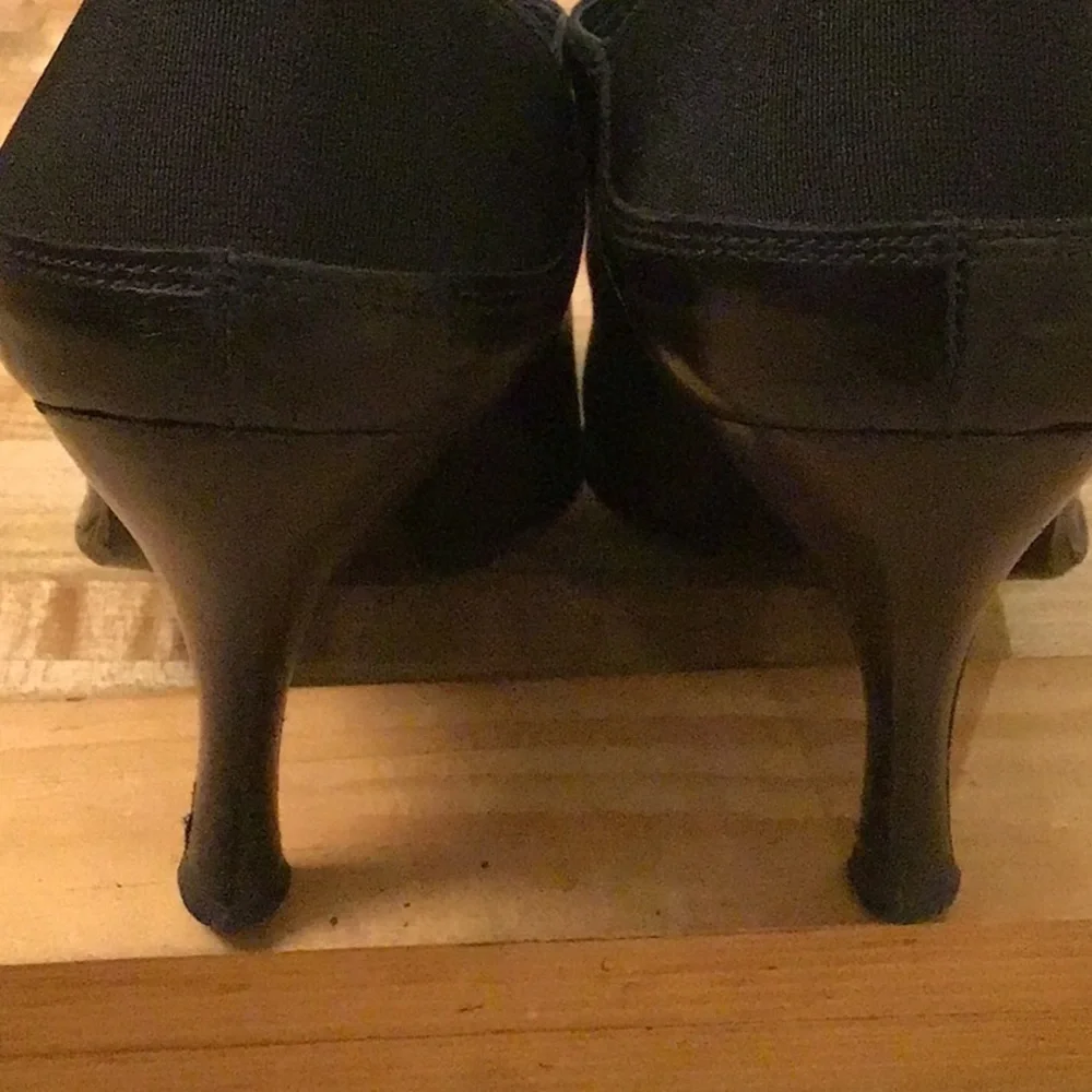 Donald Pliner Mato S4 Black Leather Elastic Gusset Pointy Toe Booties si…